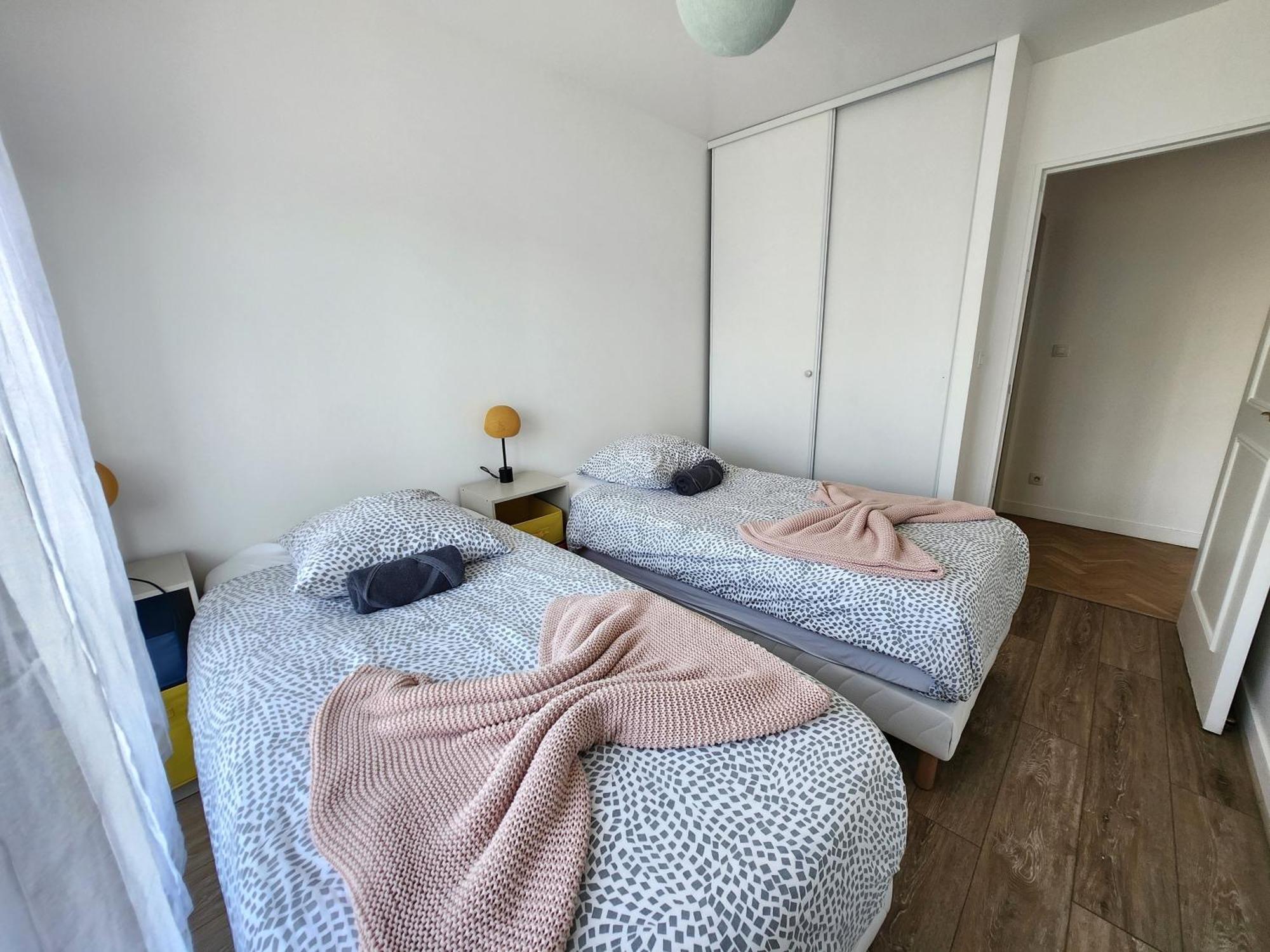5' Disneyland Cozy *